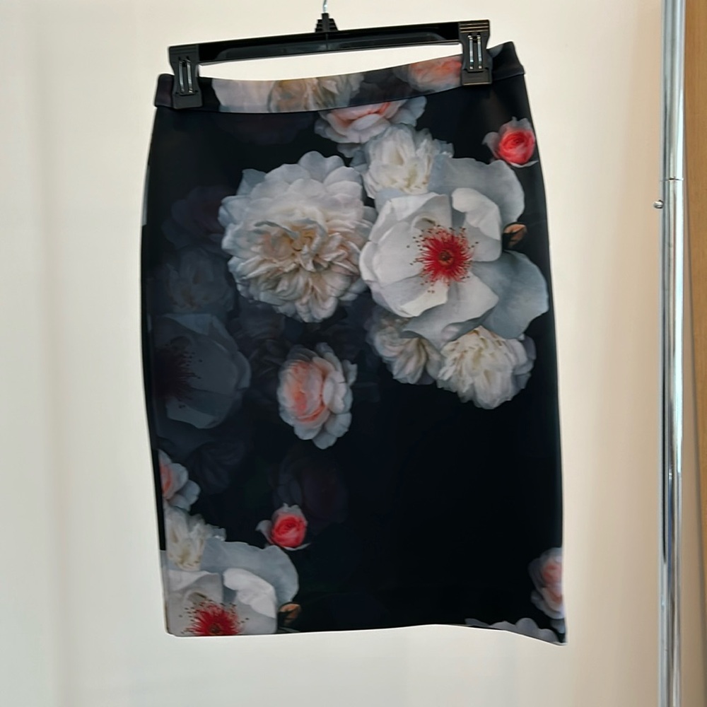 Ted Baker skirt, neoprene floral with rose gold exposed back zipper. EUC.